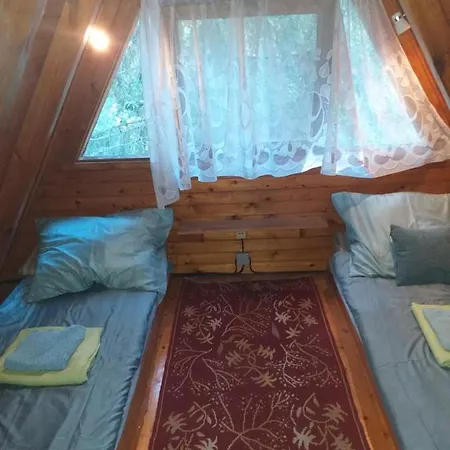 Letni Domek Lodge *
